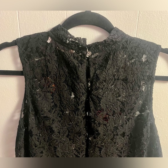 LOFT ~ Floral Embroidered, Mock Neck, Lace-Like, Sleeveless, Blouse - Picture 6 of 12